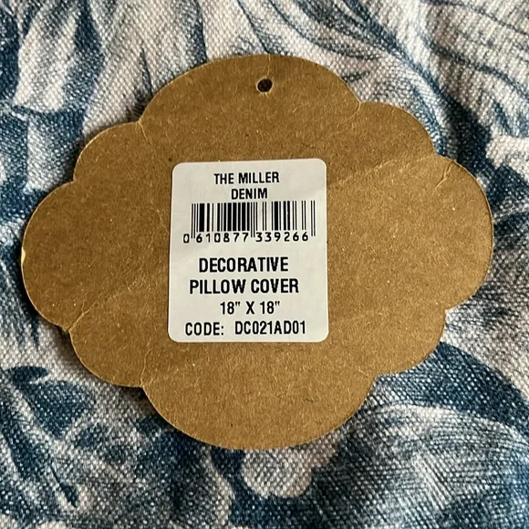 Toile Maison d’ Hermine drapes pair with pillow covers - Picture 5 of 7